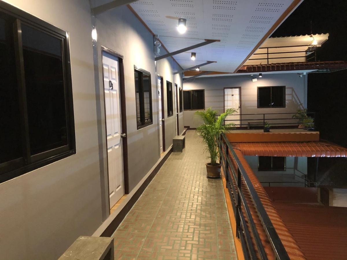 โรงแรมแสนดีเพลส เมาเท่นวิว מלון דירות